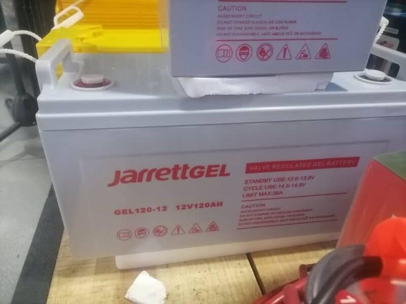 Panneaux SolairesBatteries NyFitia