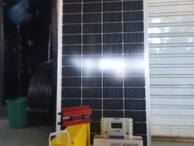Panneaux SolairesBatteries NyFitia